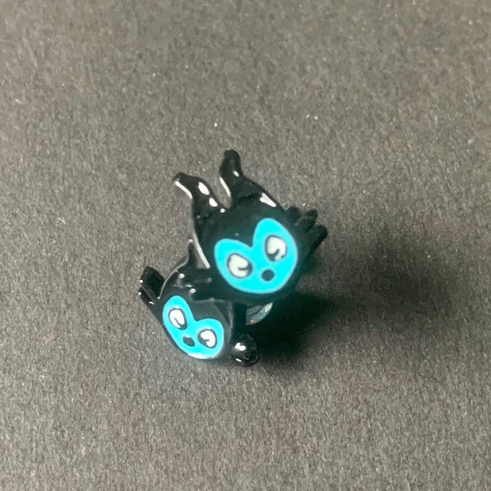 🍭2/$20🍭 Disney’s Maleficent Earrings - Picture 6 of 6